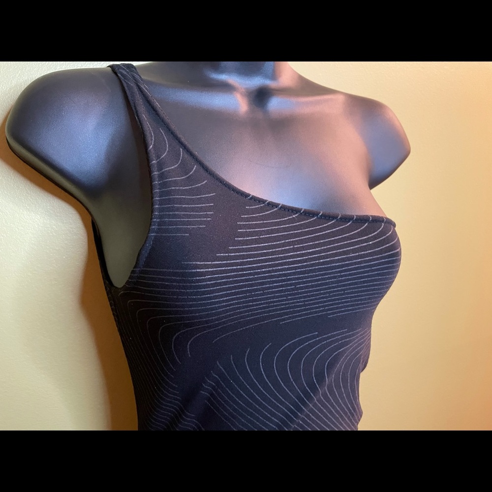 One Shoulder Gown - Picture 7 of 8